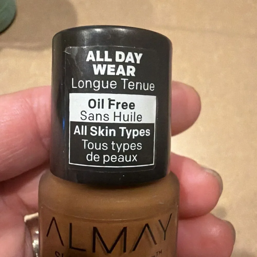 4 Almay Skin Perfecting Comfort Matte Foundation 240 Warm Almond Makeup Oil Free